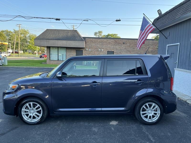 Scion xB 5-Door Wagon 5-Spd MT 2012