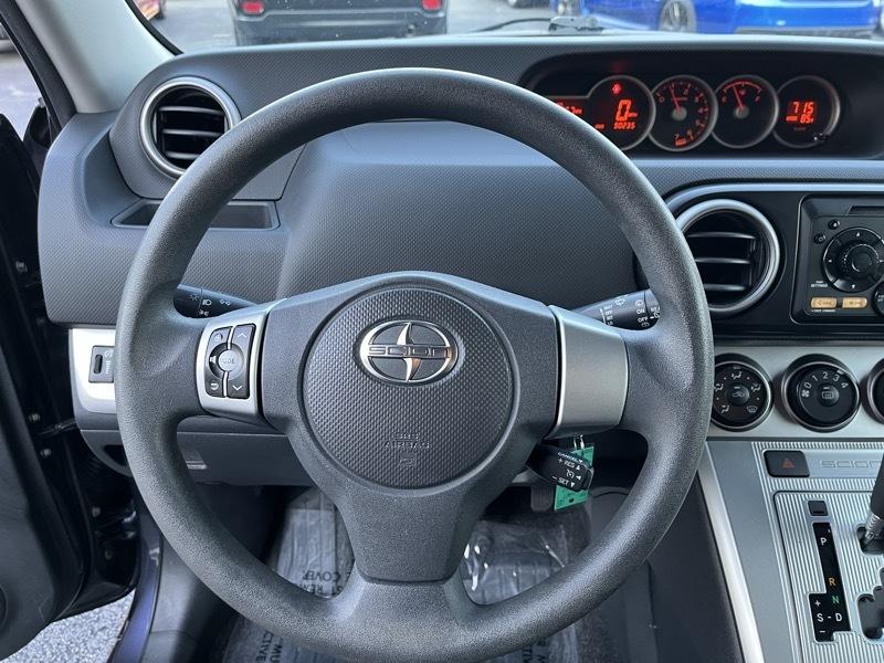 Scion xB 5-Door Wagon 5-Spd MT 2012