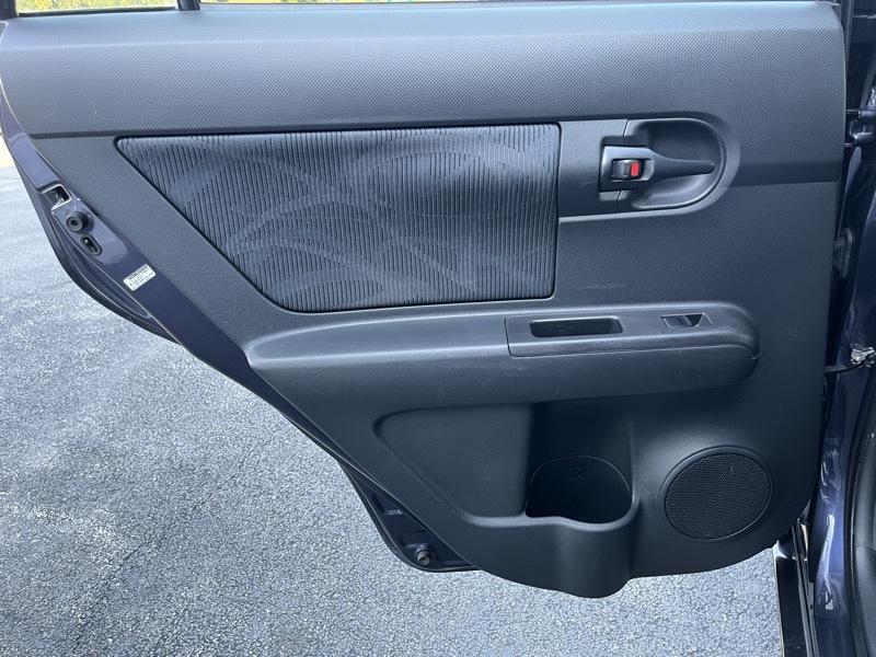 Scion xB 5-Door Wagon 5-Spd MT 2012