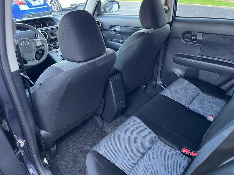 Scion xB 5-Door Wagon 5-Spd MT 2012