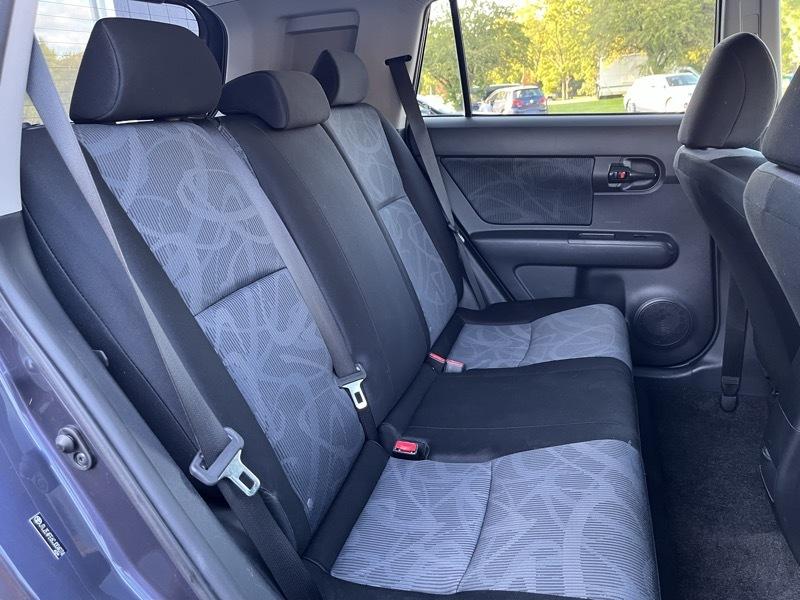Scion xB 5-Door Wagon 5-Spd MT 2012