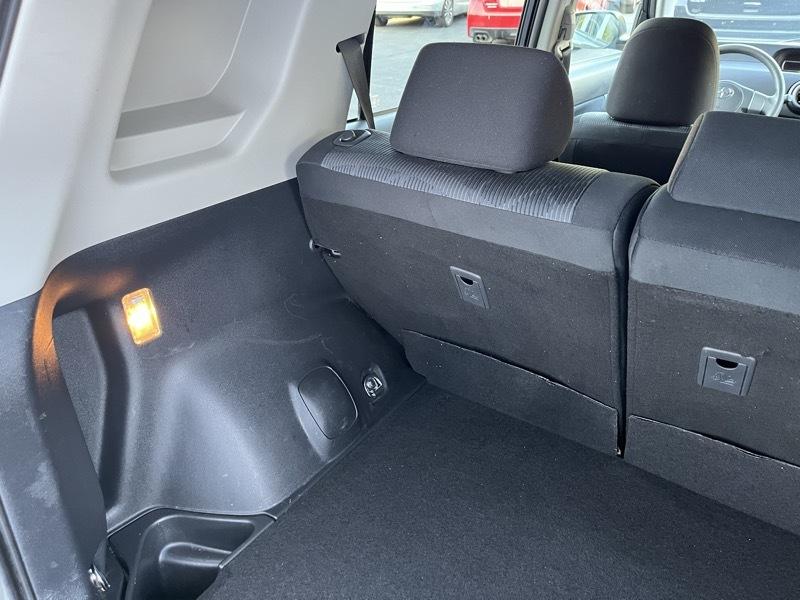 Scion xB 5-Door Wagon 5-Spd MT 2012