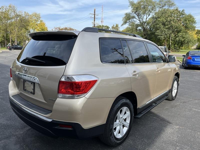 Toyota Highlander Base 4WD 2013
