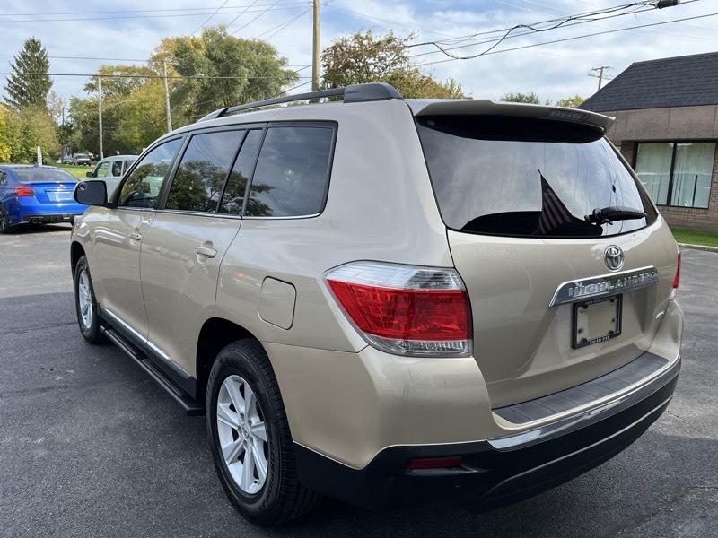 Toyota Highlander Base 4WD 2013