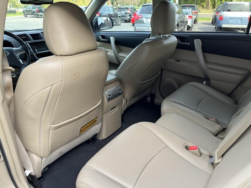 Toyota Highlander Base 4WD 2013