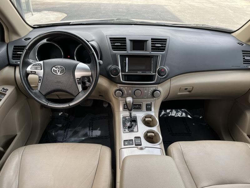 Toyota Highlander Base 4WD 2013