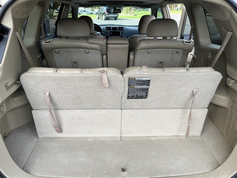 Toyota Highlander Base 4WD 2013