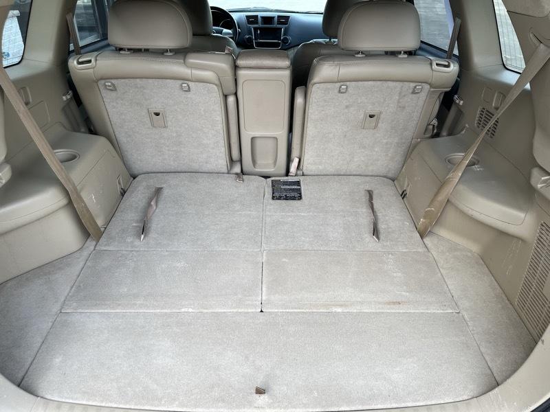 Toyota Highlander Base 4WD 2013