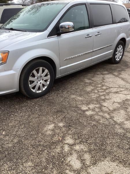 Chrysler Town & Country Touring-L 2012