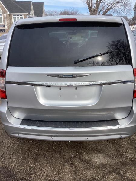 Chrysler Town & Country Touring-L 2012