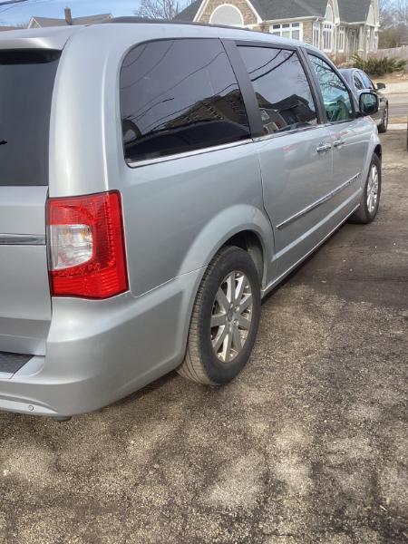 Chrysler Town & Country Touring-L 2012