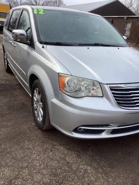 Chrysler Town & Country Touring-L 2012