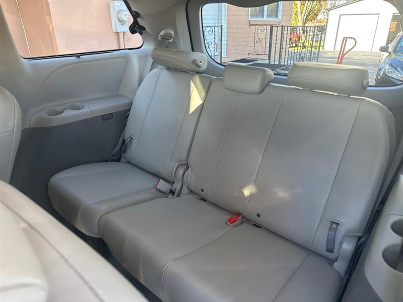 Toyota Sienna XLE FWD 8-Passenger V6 2014