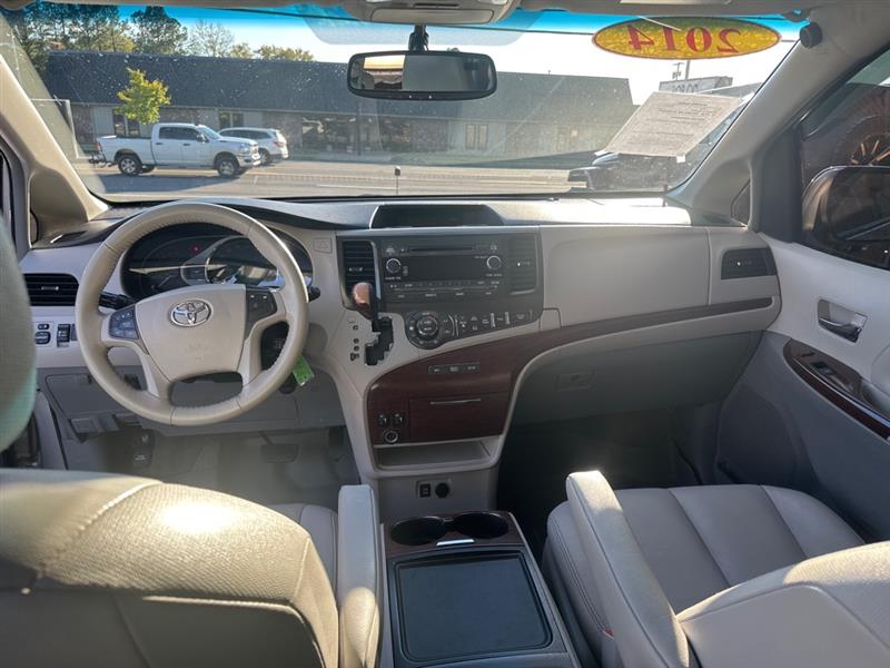 Toyota Sienna XLE FWD 8-Passenger V6 2014