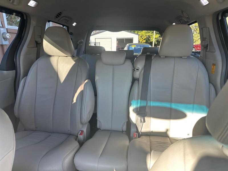 Toyota Sienna XLE FWD 8-Passenger V6 2014