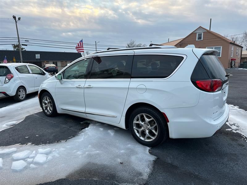 Chrysler Pacifica Limited 2018