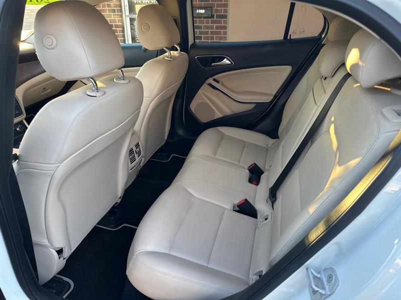 Mercedes-Benz GLA-Class GLA250 2015