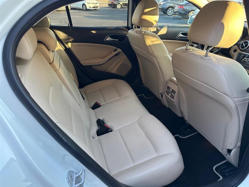 Mercedes-Benz GLA-Class GLA250 2015