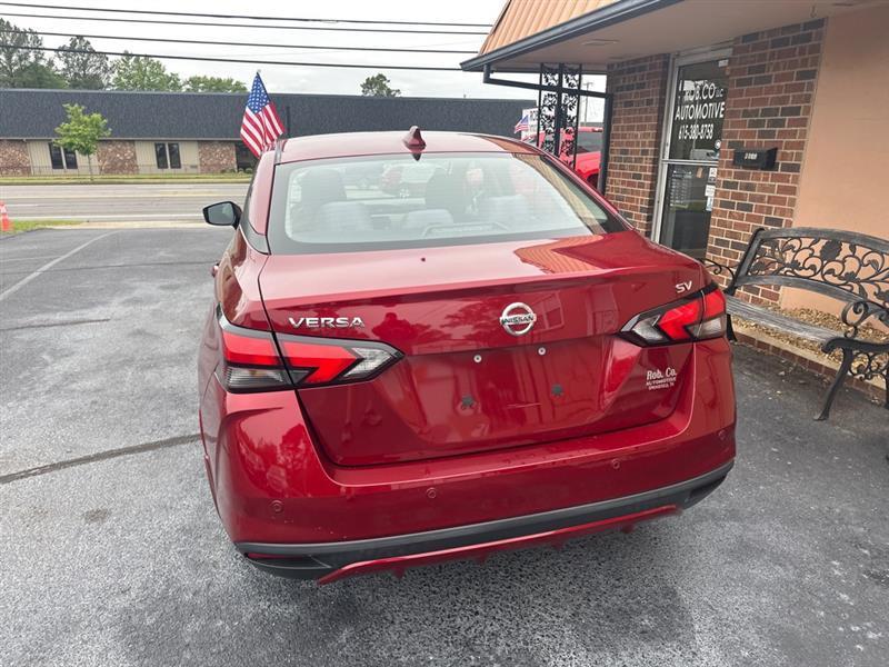 Nissan Versa  2020