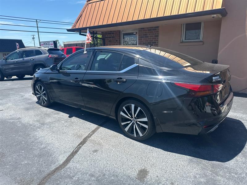 Nissan Altima  2022