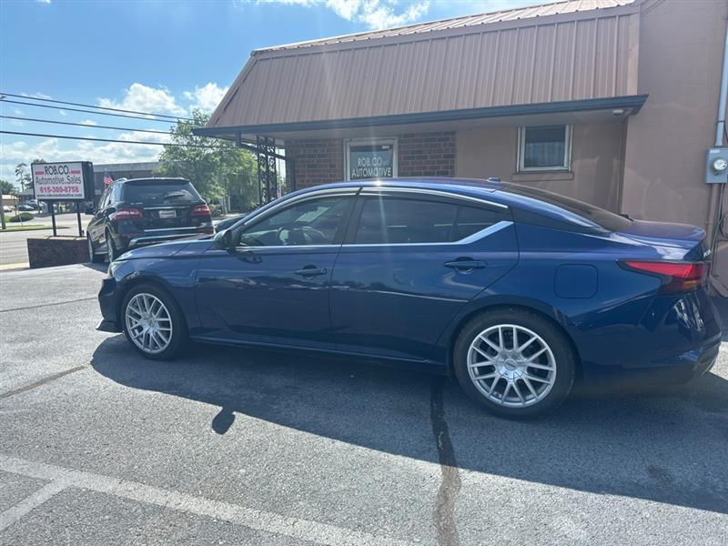 Nissan Altima  2020