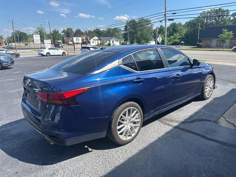 Nissan Altima  2020