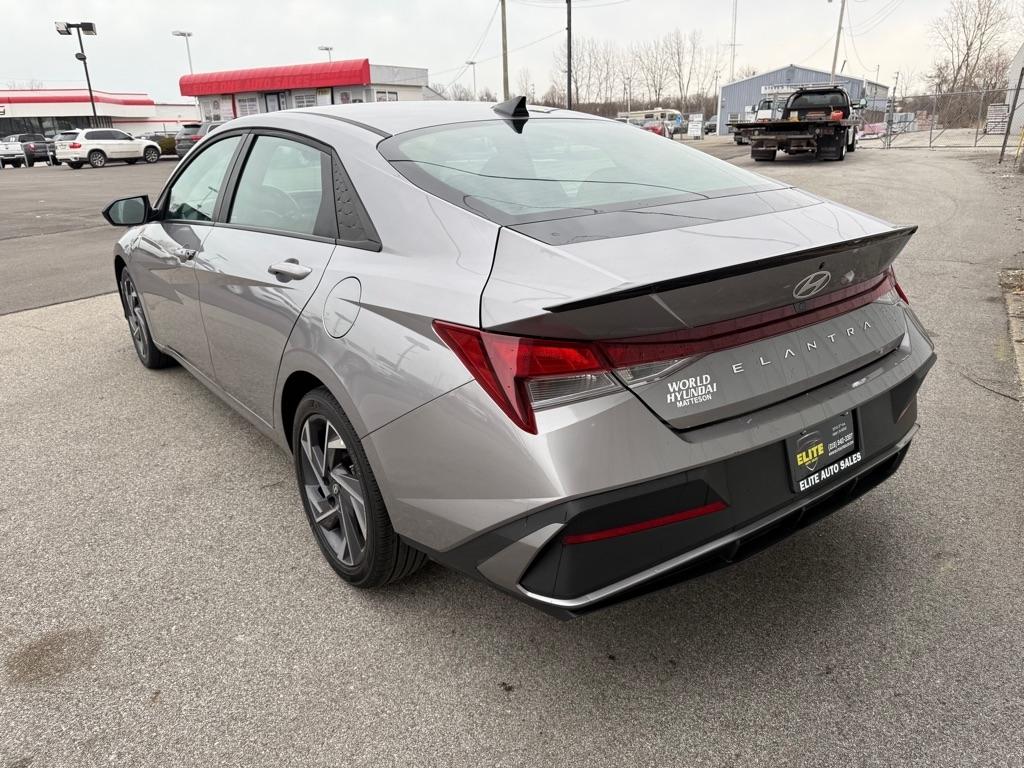 Hyundai Elantra SEL Sport 2025