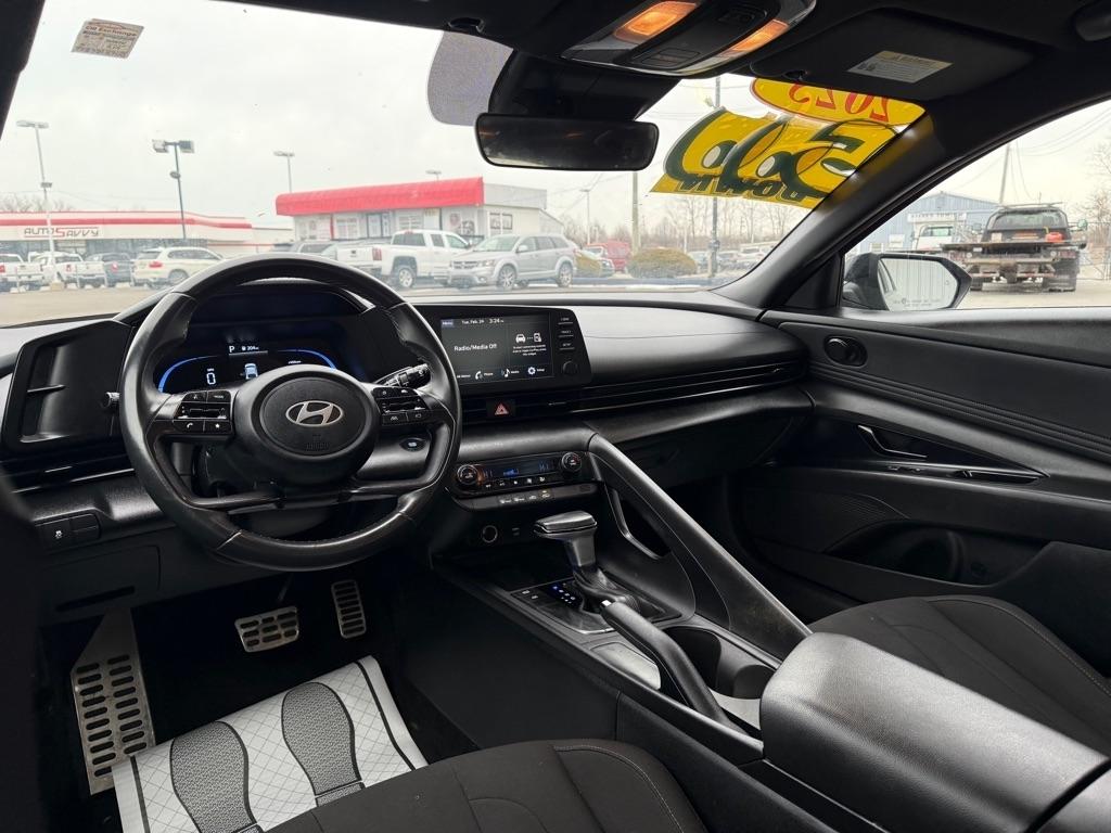 Hyundai Elantra SEL Sport 2025