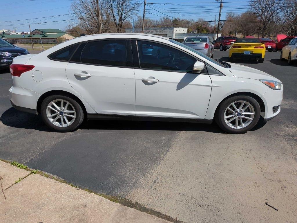 Ford Focus SE Sedan 2016