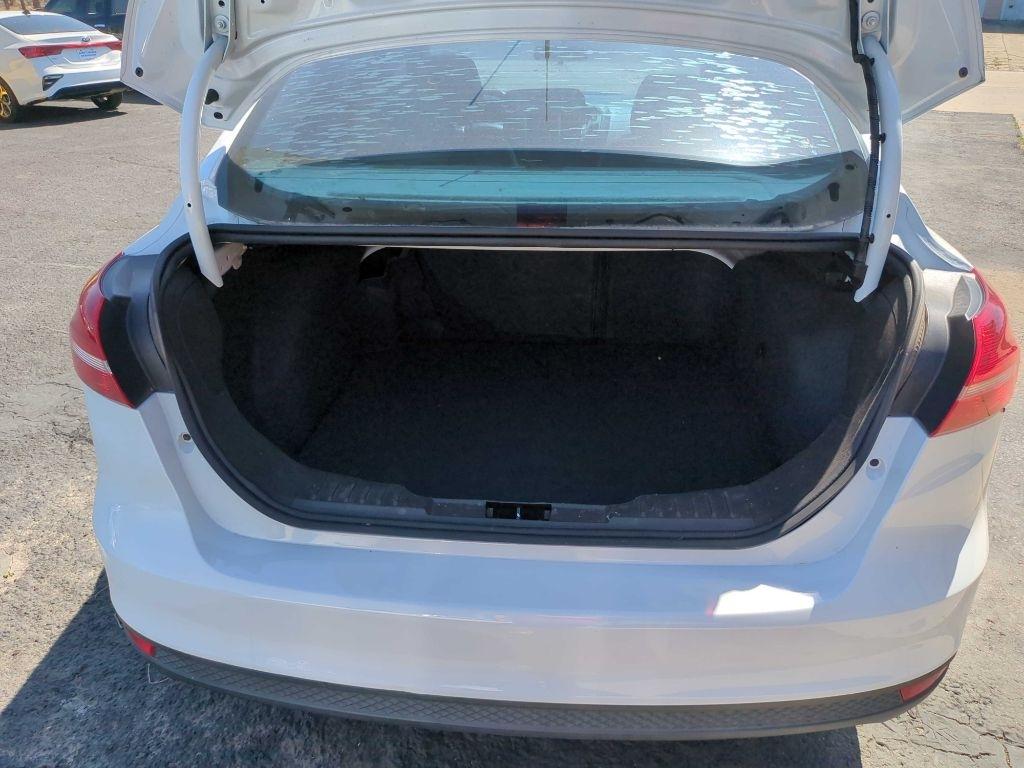 Ford Focus SE Sedan 2016