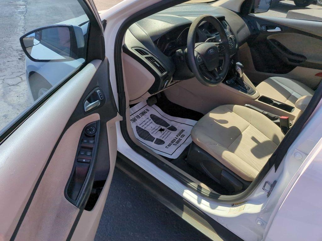 Ford Focus SE Sedan 2016