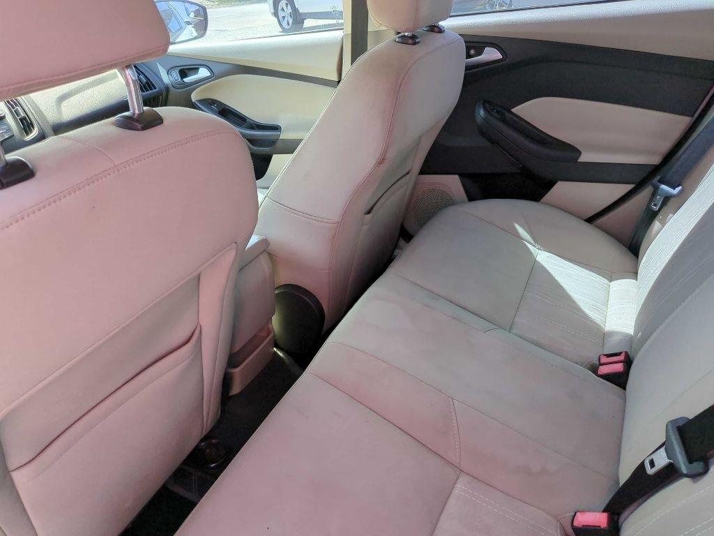 Ford Focus SE Sedan 2016