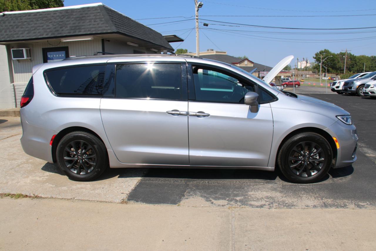 Chrysler Pacifica Touring Plus 2021