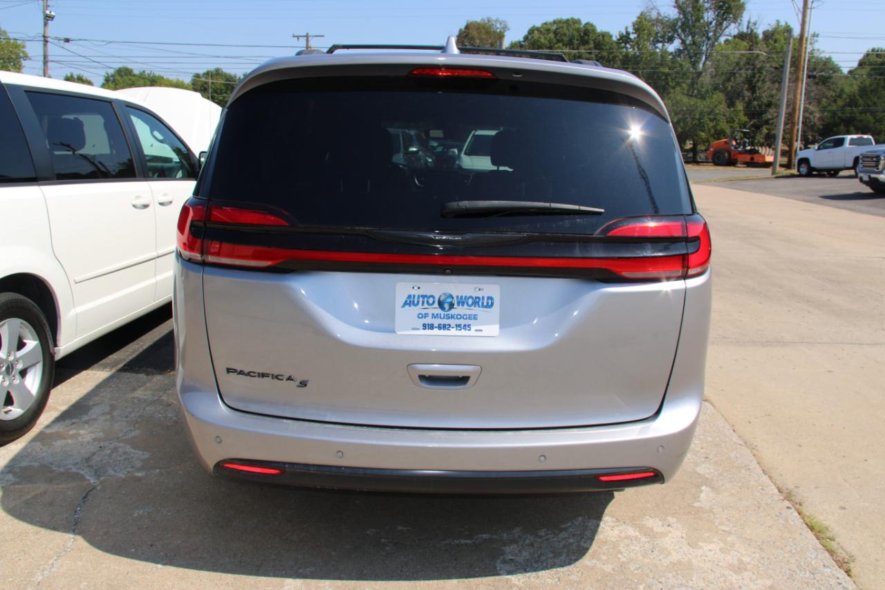 Chrysler Pacifica Touring Plus 2021