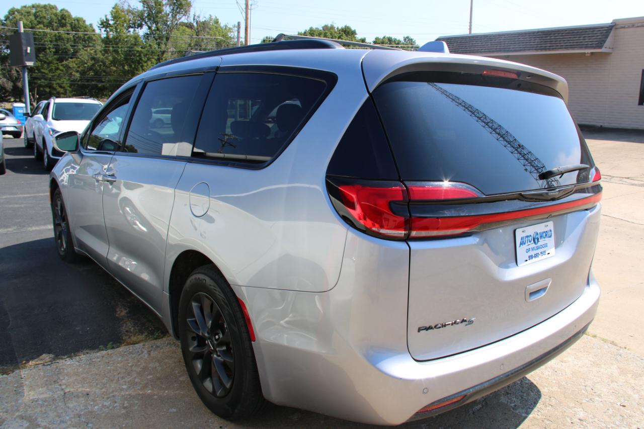 Chrysler Pacifica Touring Plus 2021