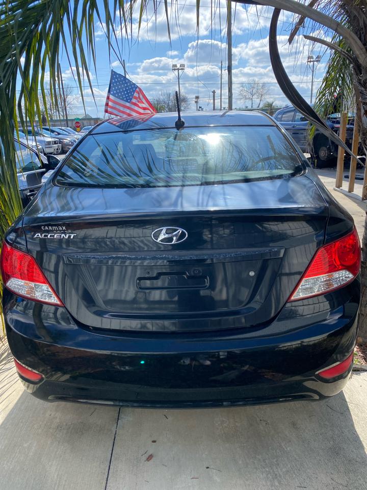 Hyundai Accent GLS 4-Door 2012