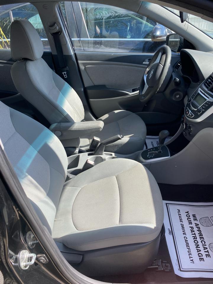 Hyundai Accent GLS 4-Door 2012