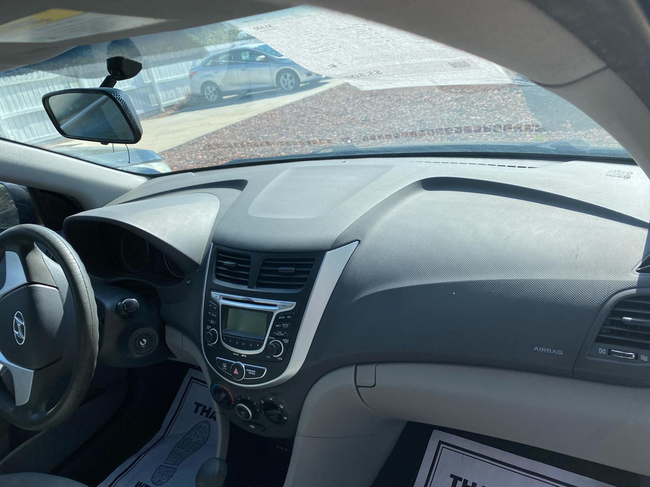 Hyundai Accent GLS 4-Door 2012