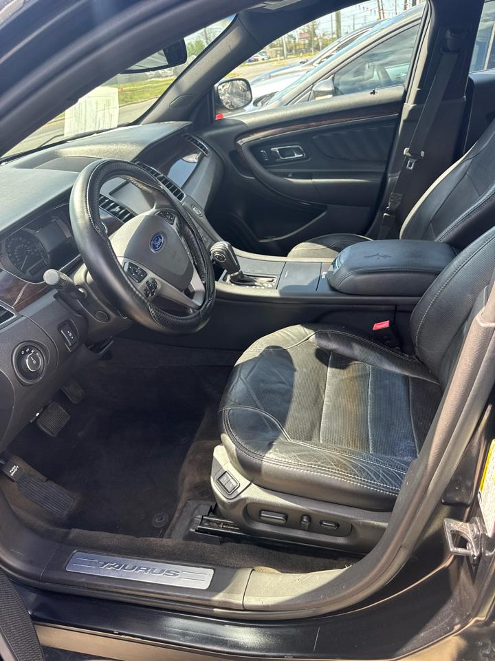 Ford Taurus Limited FWD 2014