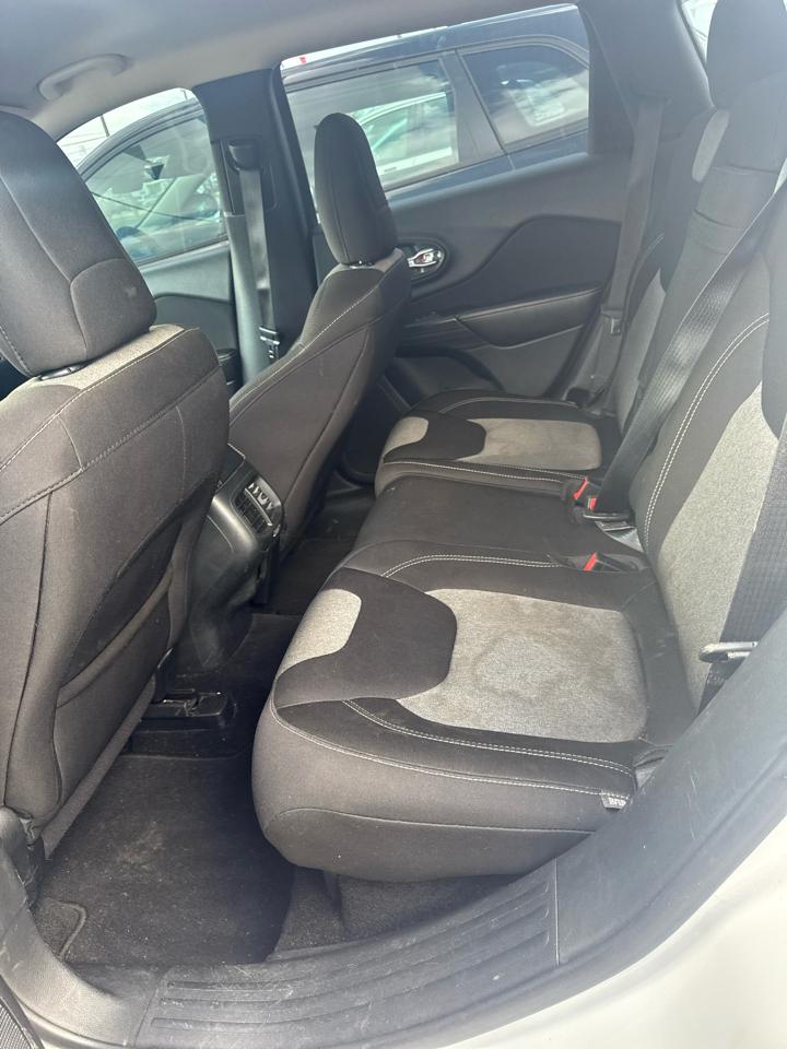 Jeep Cherokee Sport 4WD 2015