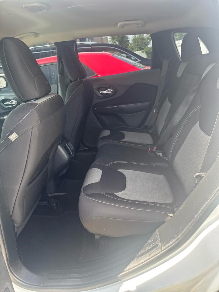 Jeep Cherokee Sport 4WD 2015