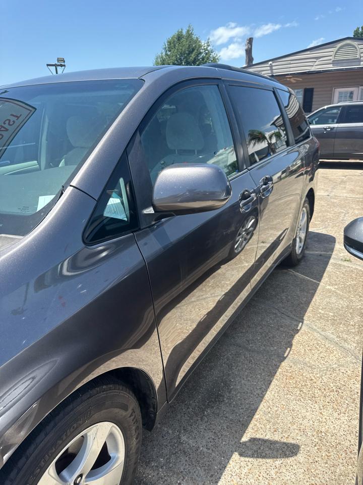 Toyota Sienna  2011