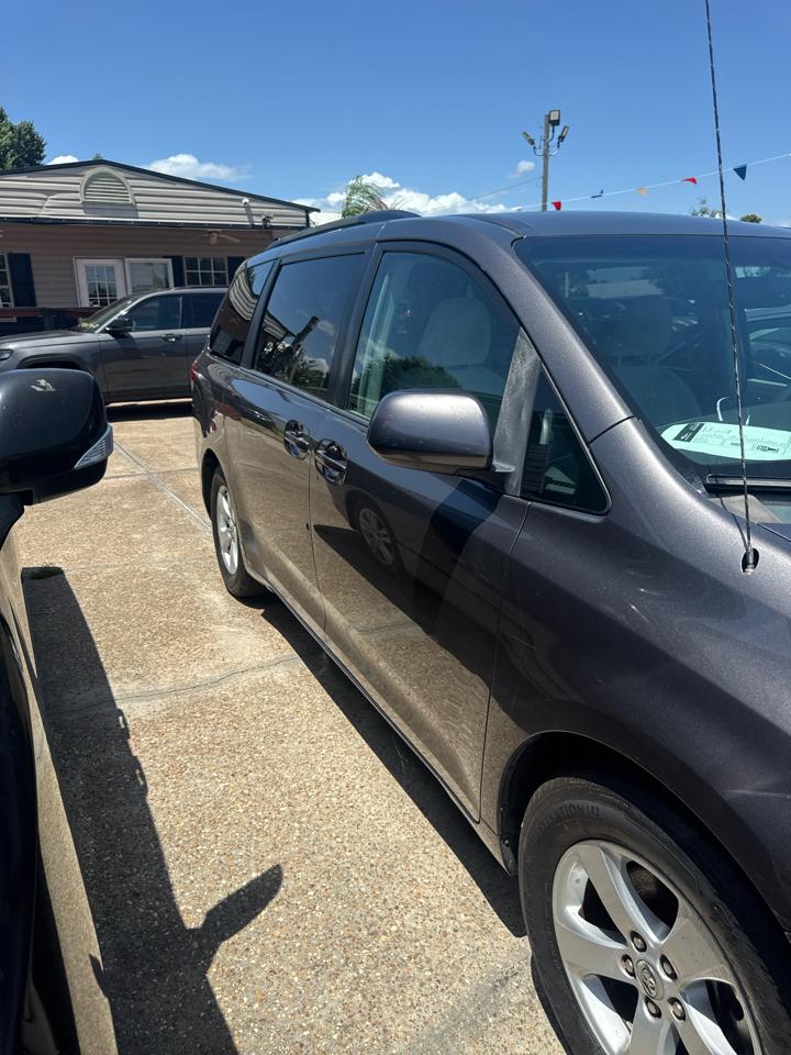 Toyota Sienna  2011