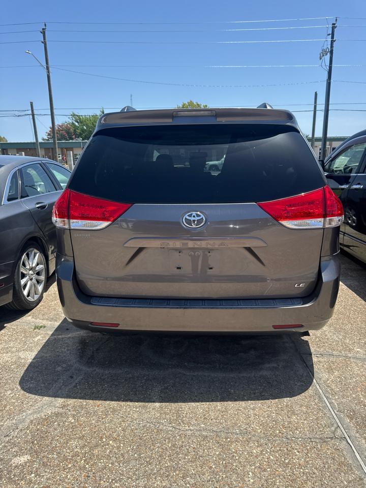 Toyota Sienna  2011