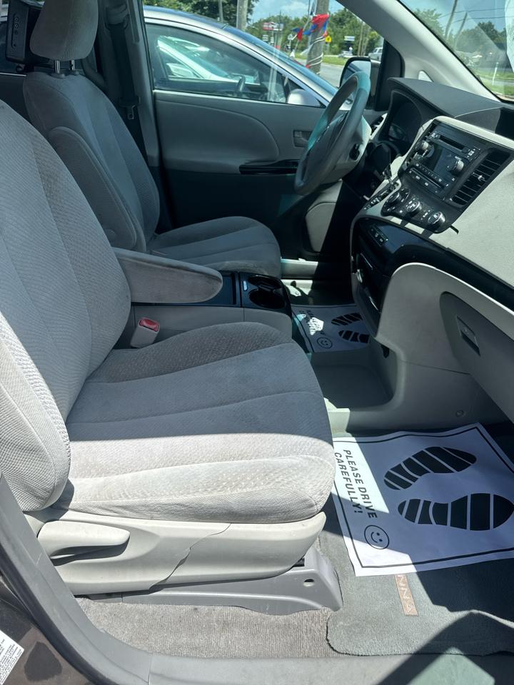 Toyota Sienna  2011