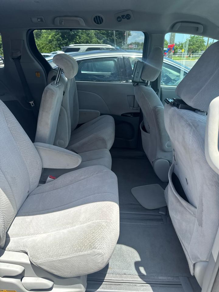 Toyota Sienna  2011