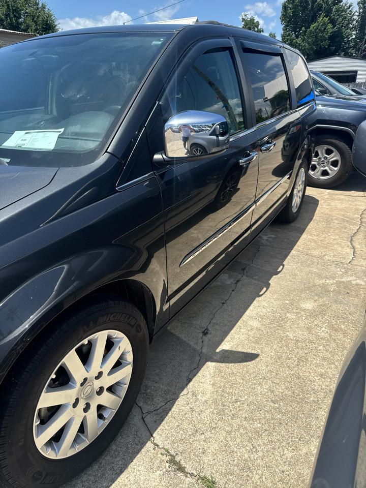 Chrysler Town & Country Touring-L 2012