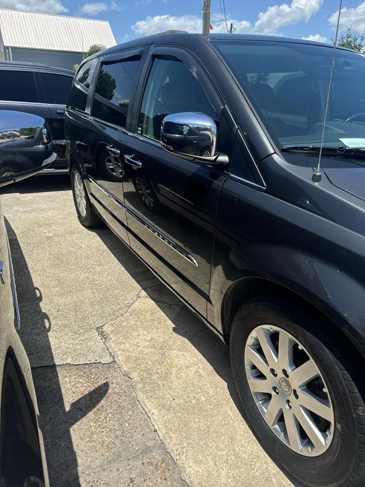 Chrysler Town & Country Touring-L 2012