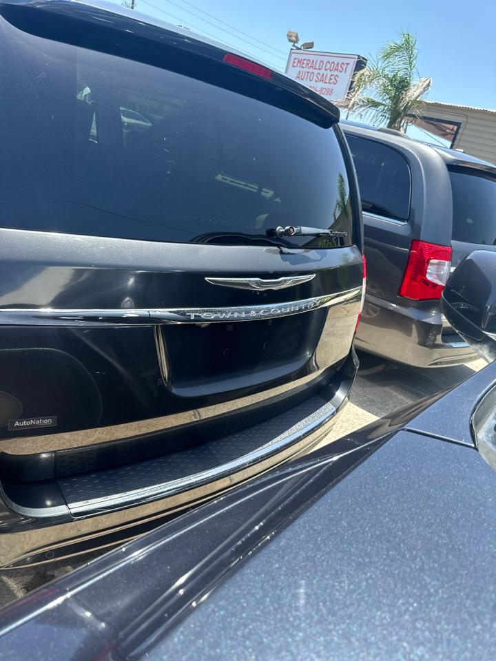 Chrysler Town & Country Touring-L 2012
