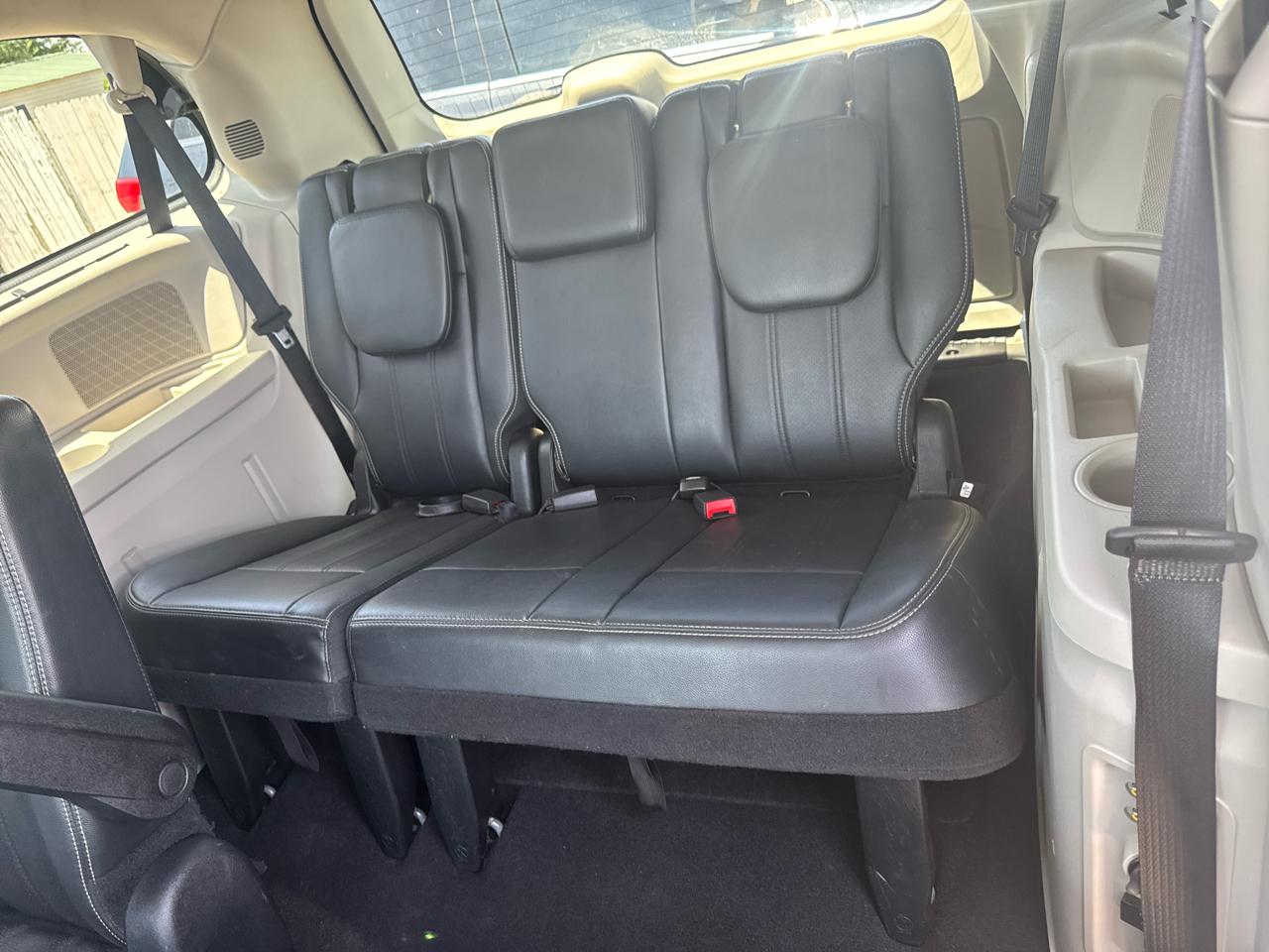 Chrysler Town & Country Touring-L 2012